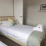 Cosy 2-bed Coastal Near Park & North Bay