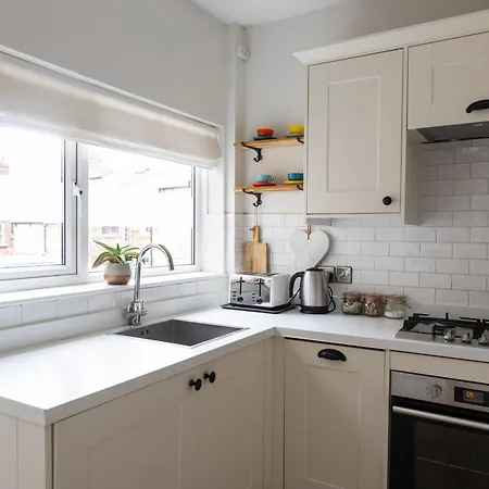 Cosy 2-bed Coastal Near Park & North Bay