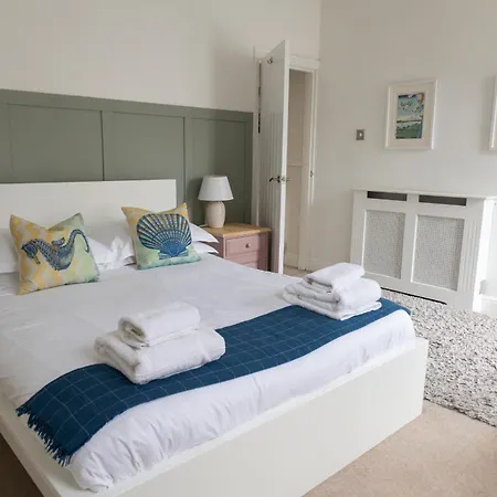 Cosy 2-bed Coastal Near Park & North Bay