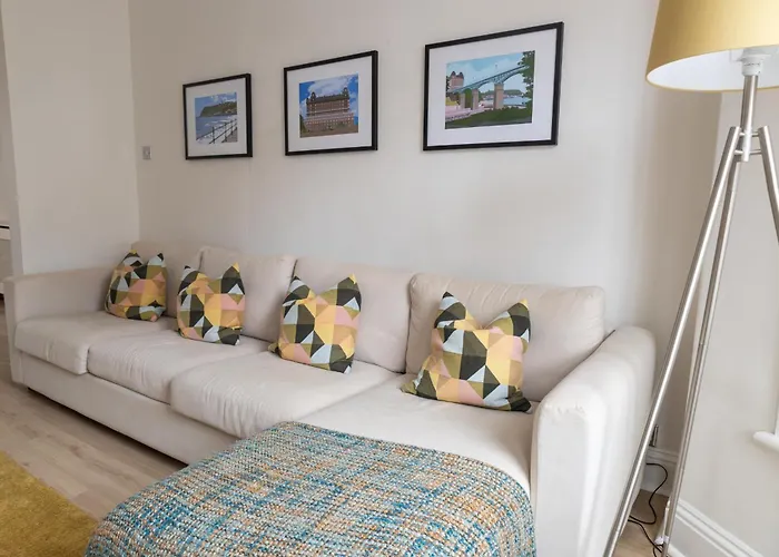 Cosy 2-bed Coastal Near Park & North Bay