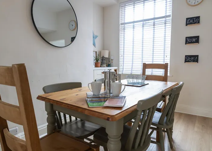 Cosy 2-bed Coastal Near Park & North Bay *