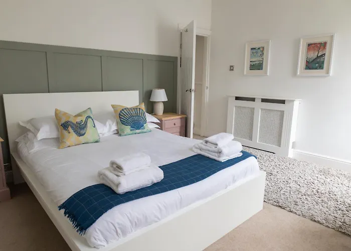 Cosy 2-bed Coastal Near Park & North Bay