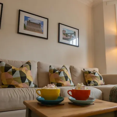 Cosy 2-bed Coastal Near Park & North Bay *